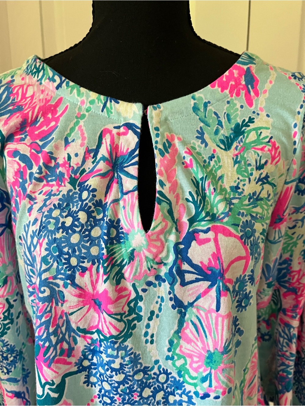 Lilly Pulitzer Pima Cotton Printed Top | Size L | Bell Sleeve EUC - Picture 2 of 8